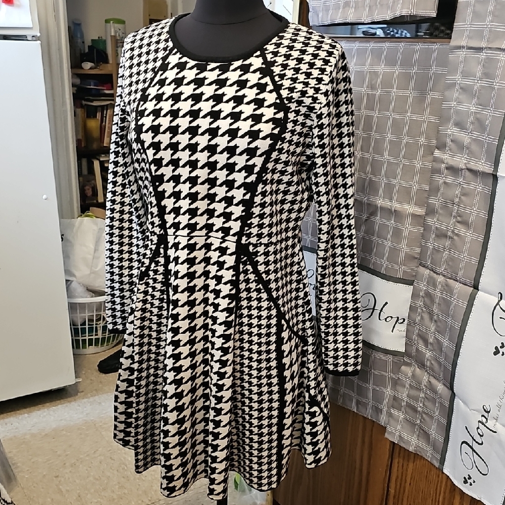 Calvin KLEIN Stylish Black and White Houndstooth  Dress. Size XL